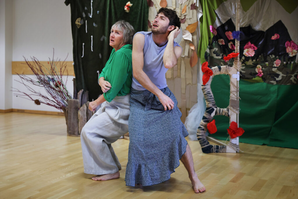 Une photo du filage de la piece TXIOTXIOKA par la COMPAGNIE ELIRALE, directrice artistique et choregraphe PANTXIKA TELLERIA, prise a SAINT-PEE-SUR-NIVELLE le 14 fevrier 2026. Danse contemporaine. Photographie de Stephane Bellocq.
A photo from a rehearsal of the piece TXIOTXIOKA by COMPAGNIE ELIRALE, artistic director and choreographer PANTXIKA TELLERIA, taken in SAINT-PEE-SUR-NIVELLE on the 14th february 2026. Contemporary dance. Photography by Stephane Bellocq.