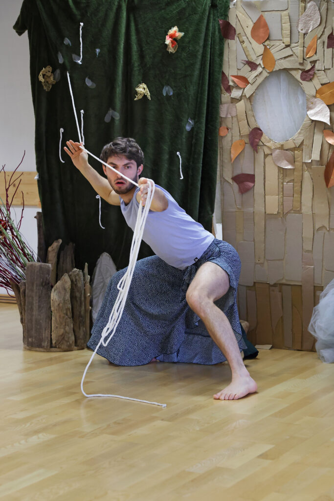 Une photo du filage de la piece TXIOTXIOKA par la COMPAGNIE ELIRALE, directrice artistique et choregraphe PANTXIKA TELLERIA, prise a SAINT-PEE-SUR-NIVELLE le 14 fevrier 2026. Danse contemporaine. Photographie de Stephane Bellocq.
A photo from a rehearsal of the piece TXIOTXIOKA by COMPAGNIE ELIRALE, artistic director and choreographer PANTXIKA TELLERIA, taken in SAINT-PEE-SUR-NIVELLE on the 14th february 2026. Contemporary dance. Photography by Stephane Bellocq.