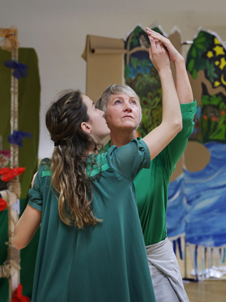 Une photo du filage de la piece TXIOTXIOKA par la COMPAGNIE ELIRALE, directrice artistique et choregraphe PANTXIKA TELLERIA, prise a SAINT-PEE-SUR-NIVELLE le 14 fevrier 2026. Danse contemporaine. Photographie de Stephane Bellocq.
A photo from a rehearsal of the piece TXIOTXIOKA by COMPAGNIE ELIRALE, artistic director and choreographer PANTXIKA TELLERIA, taken in SAINT-PEE-SUR-NIVELLE on the 14th february 2026. Contemporary dance. Photography by Stephane Bellocq.